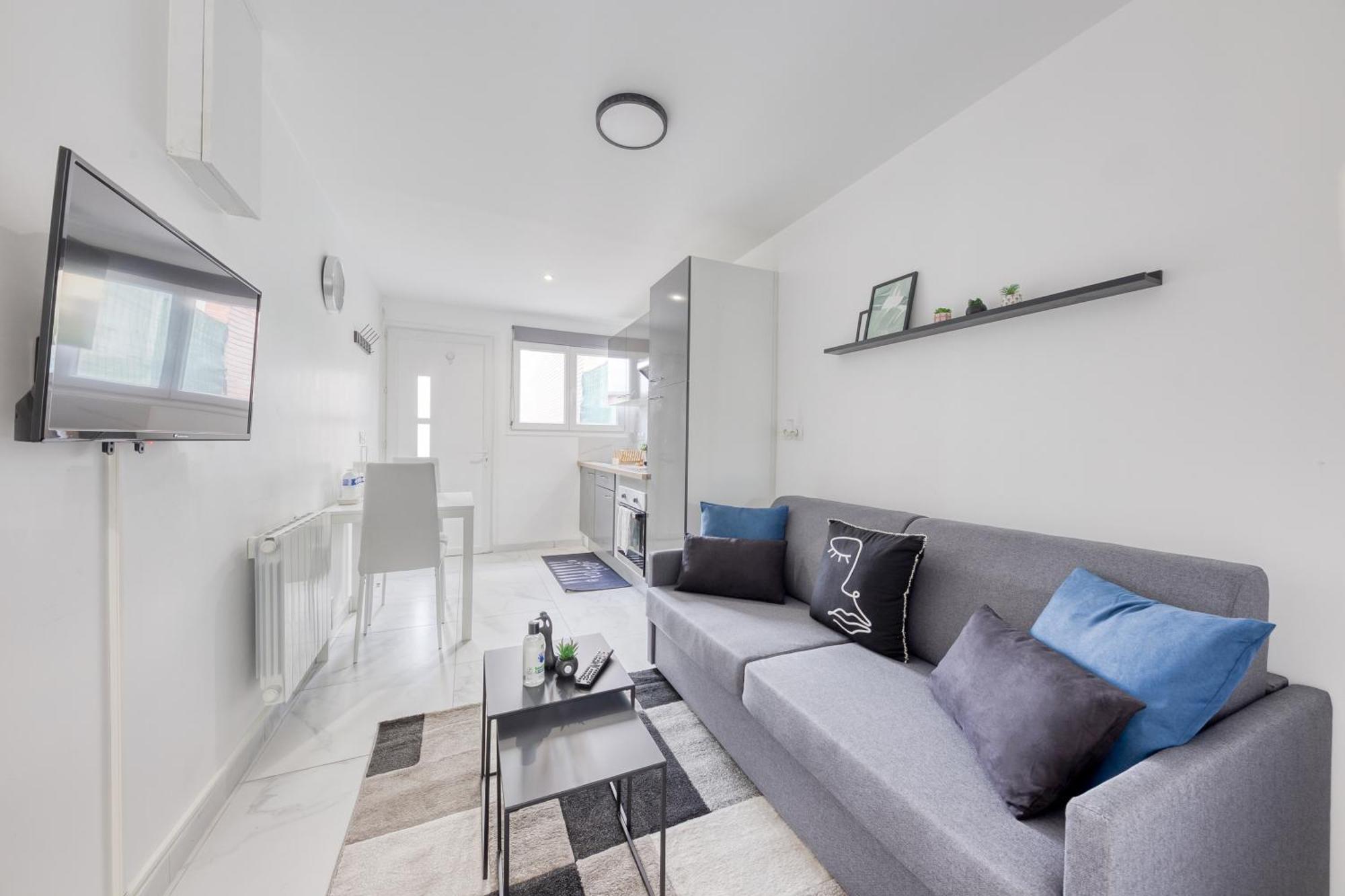 Appartement - 4 Personnes - Parking Prive - Metro 7 - Rer B La Courneuve Extérieur photo