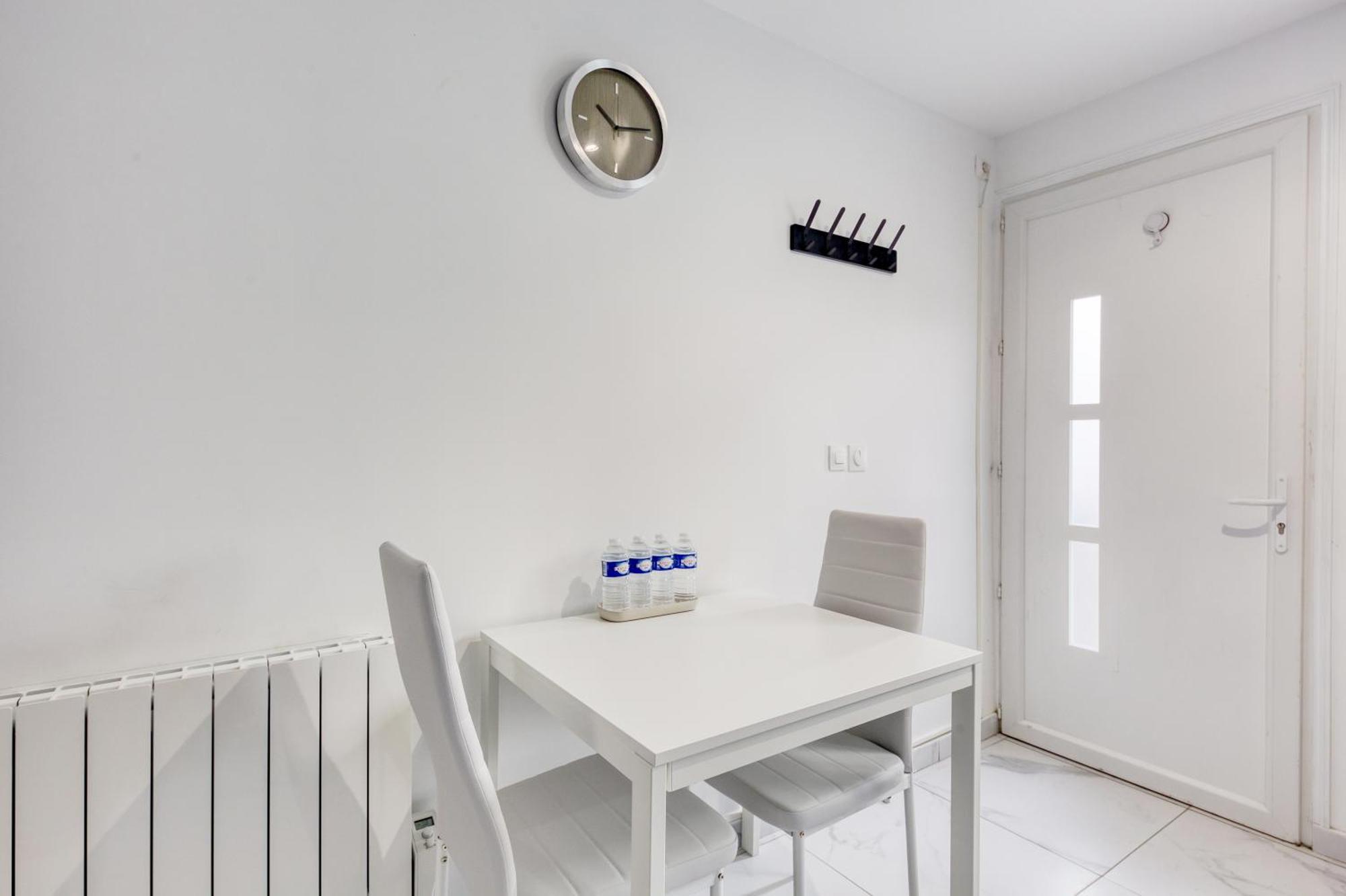 Appartement - 4 Personnes - Parking Prive - Metro 7 - Rer B La Courneuve Extérieur photo